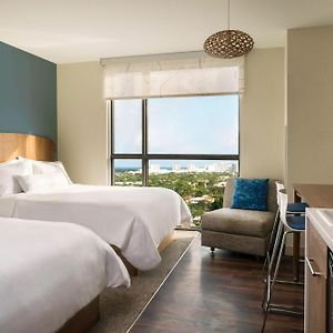 Chambre Accessible aux Personnes à Mobilité Réduite Lit Queen-Size